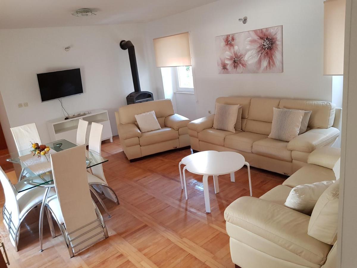 Apartments Ivana Rab Rab Town Exterior photo
